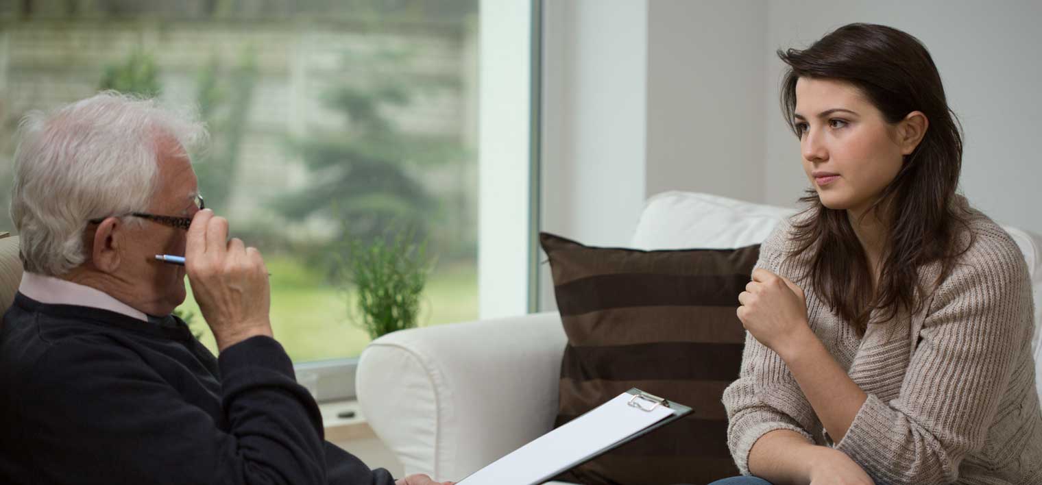 A woman shares with her therapist about overcoming personality disorder issues at Circle of Hope Treatment in Los Angeles 
